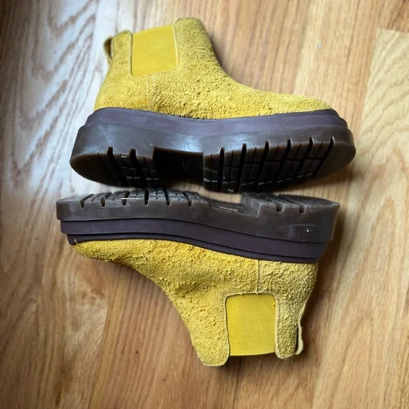 NWOT Mustard Yellow Distressed Suede Urban Outfitters Platform Chelsea Boots